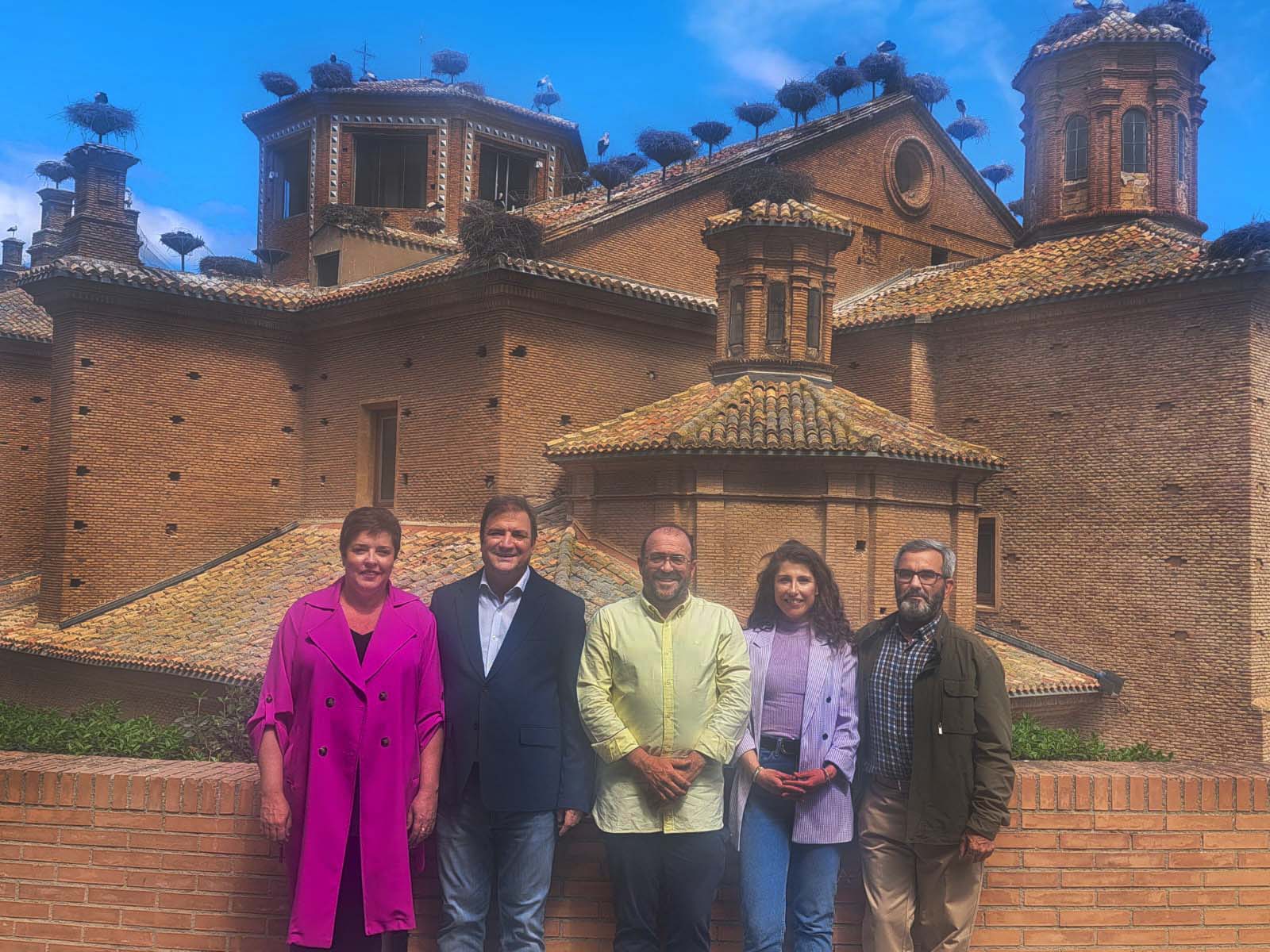 El candidato de Por La Rioja para Alfaro -Francisco Javier Martínez-Losa Madurga - junto a Alberto Bretón y Sonsoles Soriano