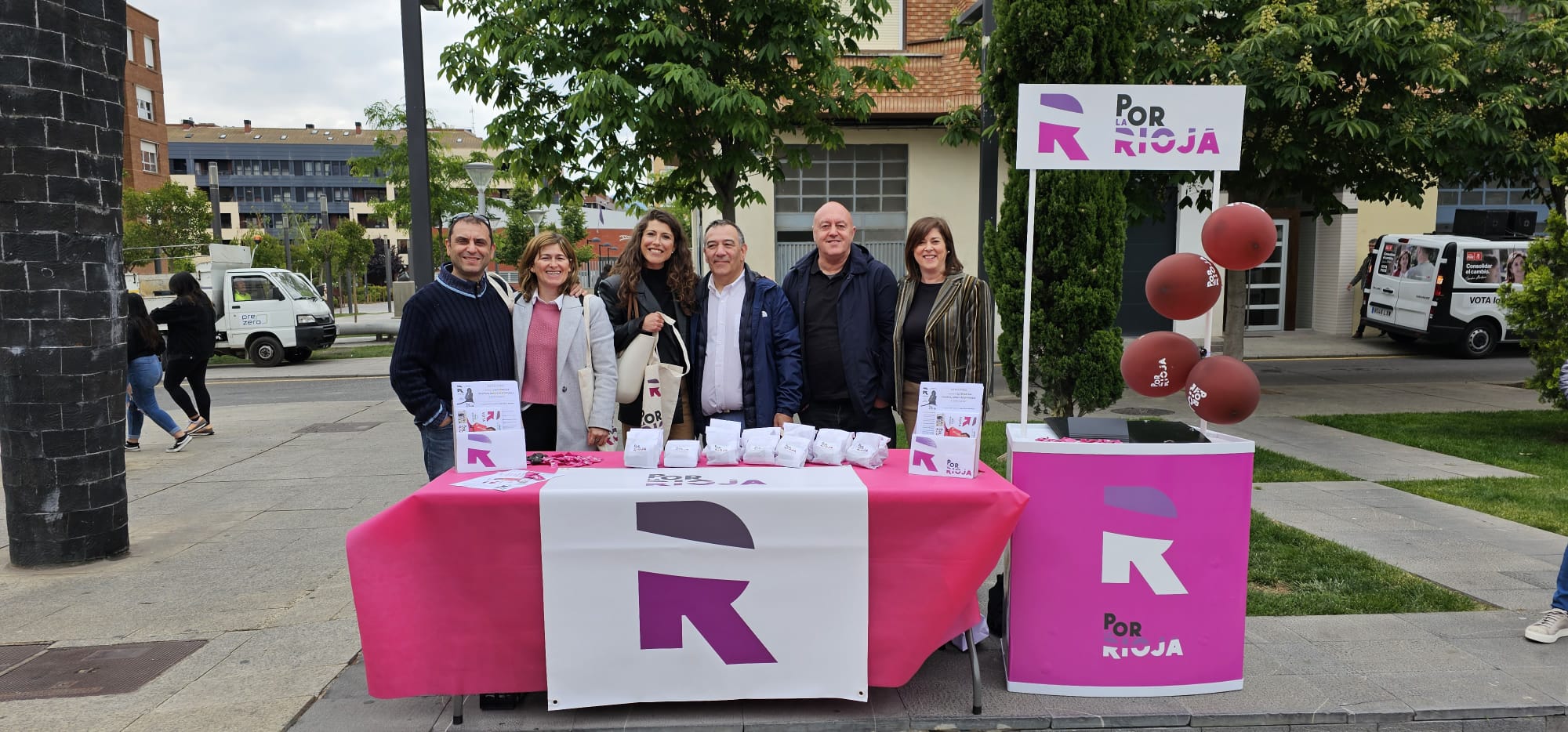 Sonsoles Soriano junto a la candidata al ayuntamiento de Arnedo, Ana Pérez, ofreciendo la alternatica a los arnedanos y arnedanas