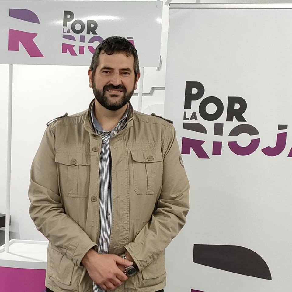 Miguel Ángel, candidato a la alcaldía de Cenicero hablando de la gestión eficaz que necesita el ayuntamiento